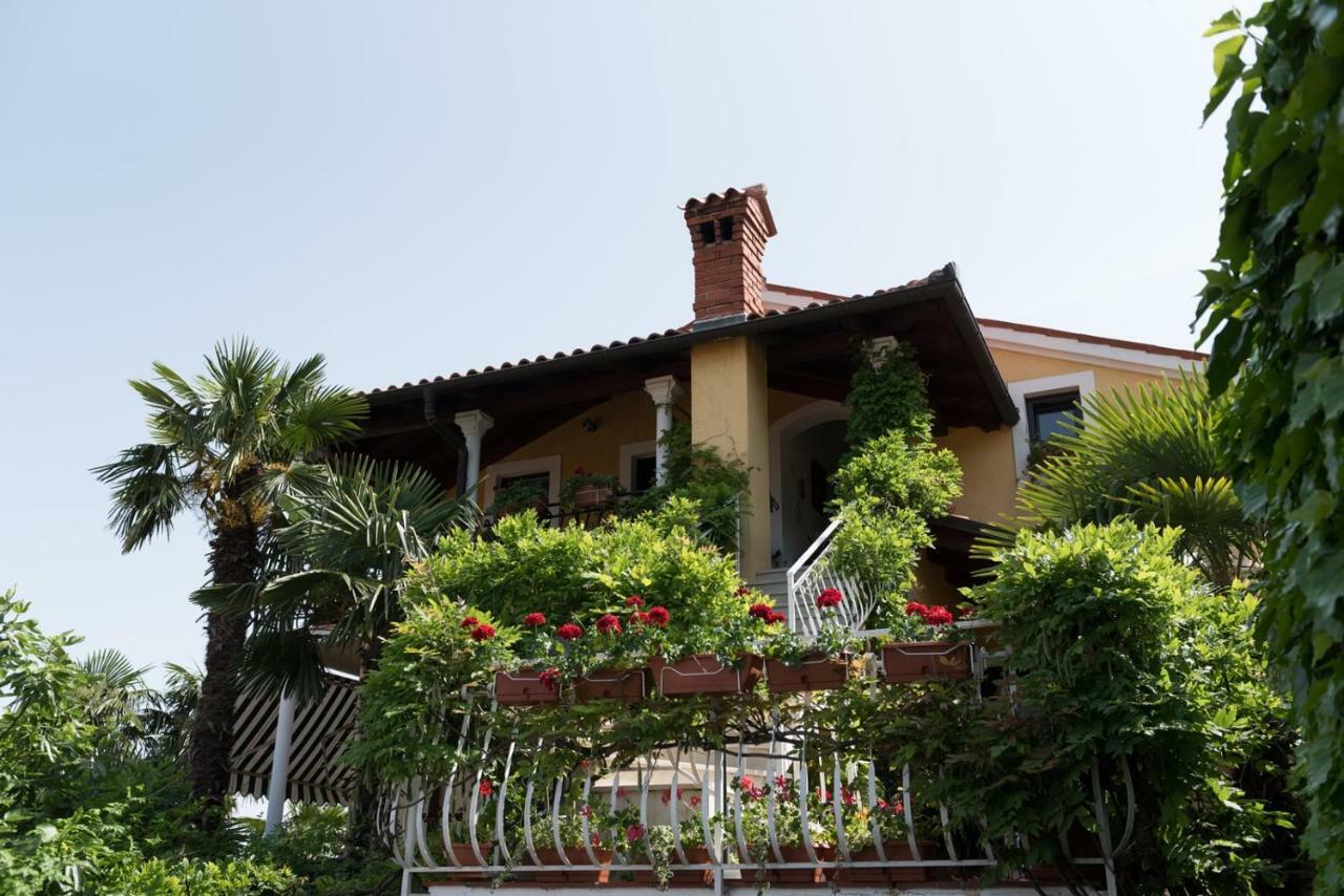 Apartments Villa Zara Ловран Екстер'єр фото