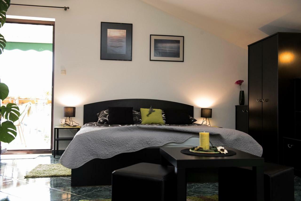 Apartments Villa Zara Ловран Екстер'єр фото